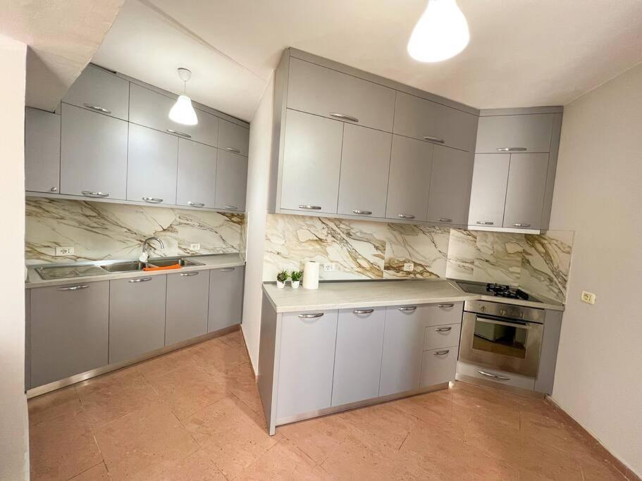 Scanderbeg Square 2Br Apt 地拉那 外观 照片